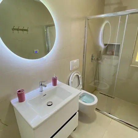 Serenity Apartment *